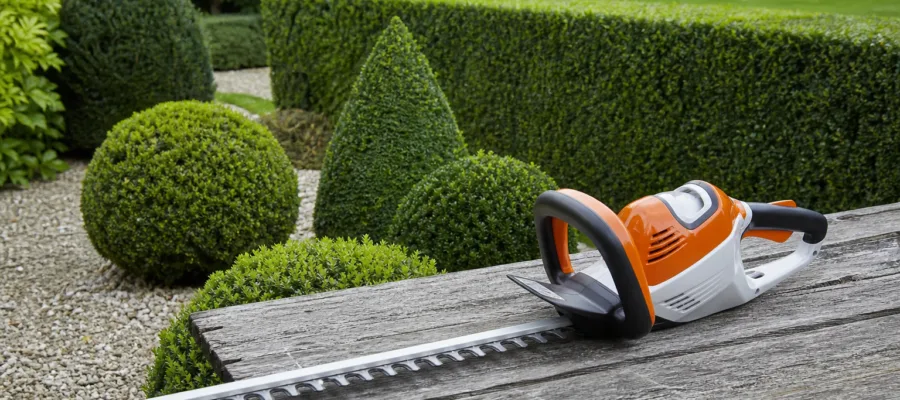 Heckenschere richtig einsetzen: DIY-Formen, Schnitttechniken und Gestaltungsideen fuer Hecken